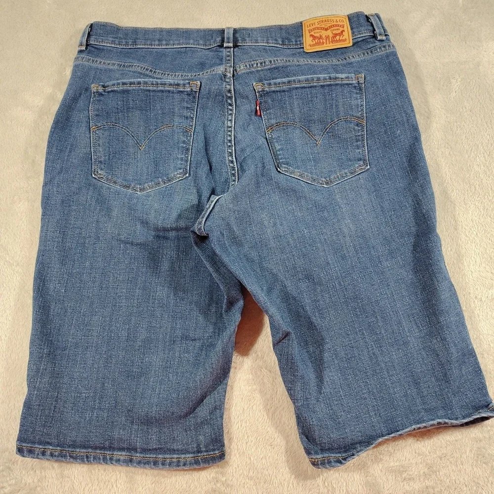 Levis Bermuda Jean Shorts Ladies 32/11 Blue Denim Outdoor Stretch Comfort Garden